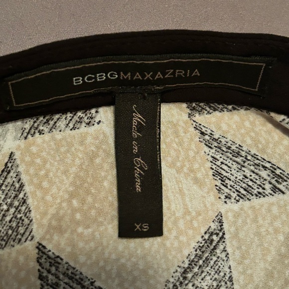 ✨ BCBG Max Azria Geometric Blouse - Size XS - Picture 5 of 6